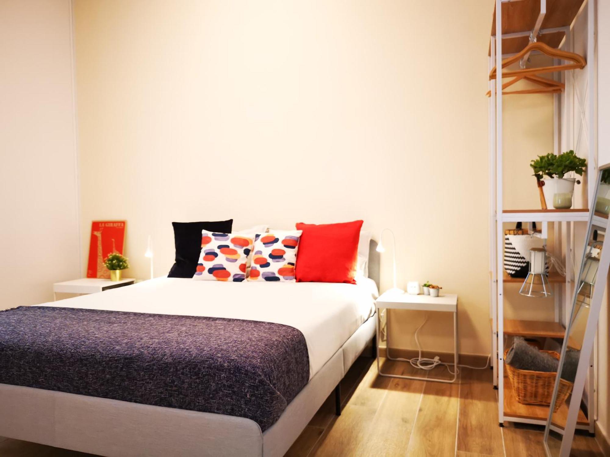 Spacious Apartment 50 Meters From The Metro Milão Quarto foto